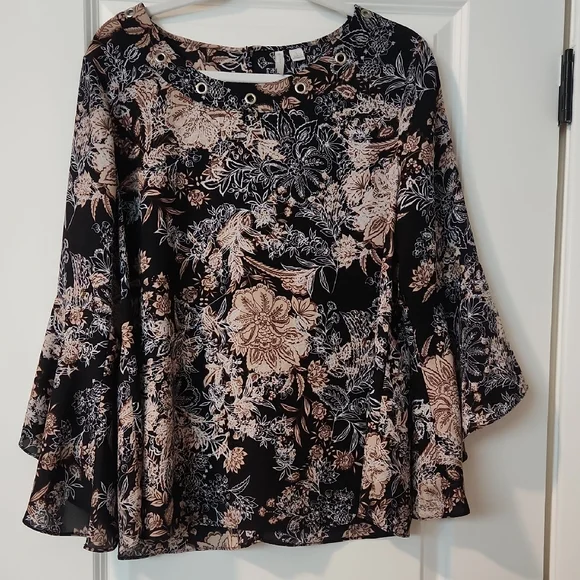 Chic Floral Women's Blouse in Black and Cream With Bell Sleeves Size Large - Picture 1 of 6